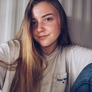 Meet your Posher, Caitlin